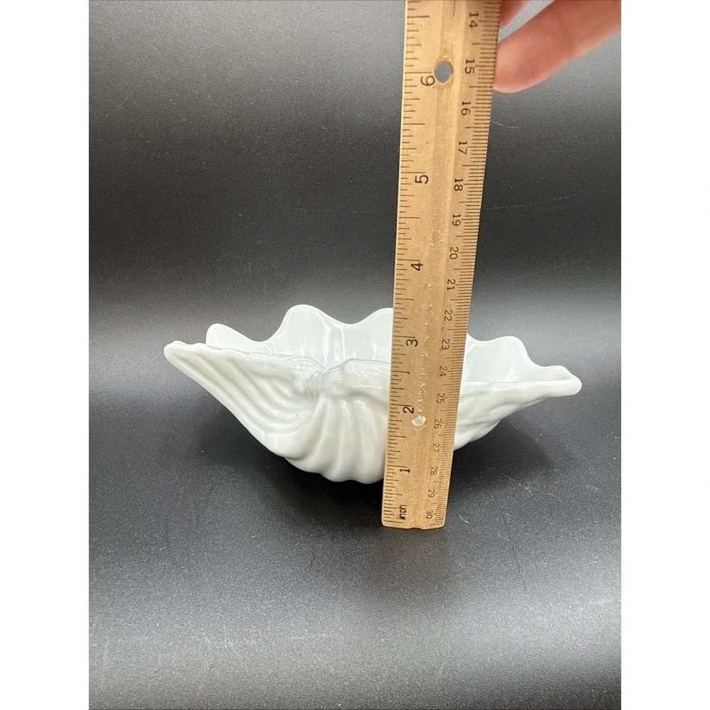 Pottery Barn White Clam Scallop Shell Appetizer / Soap Dish Discontinued EUC